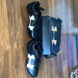 Under armor cleats for boys
